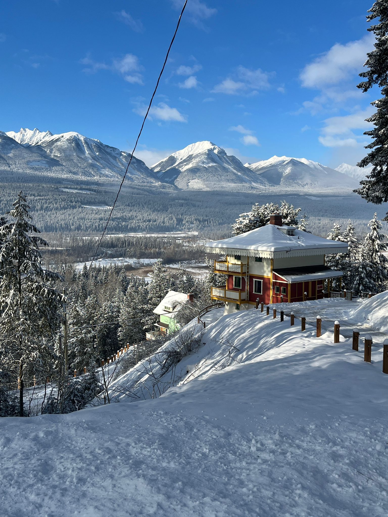 image Chalet Aemmer offers sweeping mountain views, rich Swiss heritage, and easy access to hiking, skiing, and local dining—all set in a serene alpine landscape.