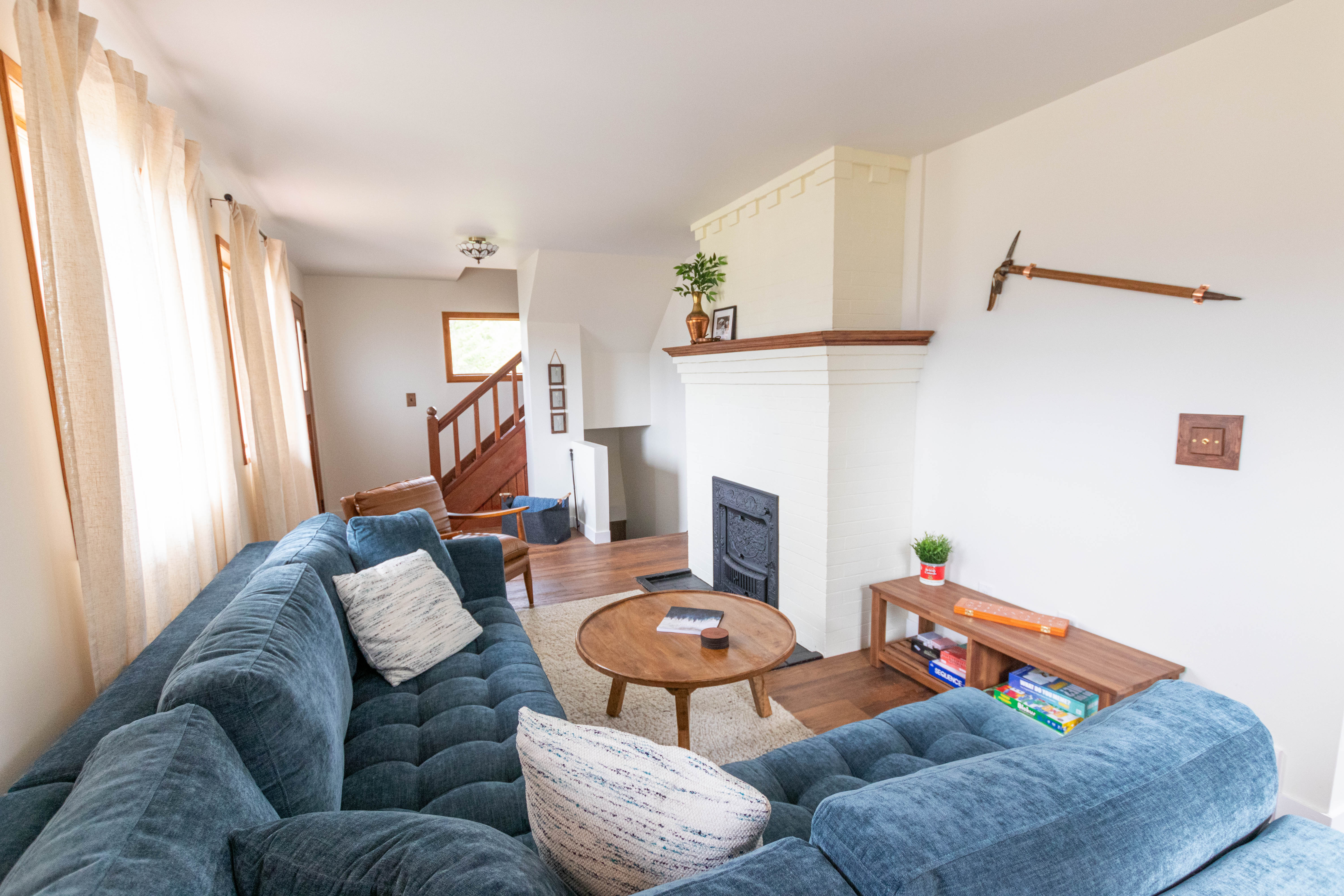 image Cozy living room with comfortable seating, perfect for unwinding after a day of exploring the nearby national parks.