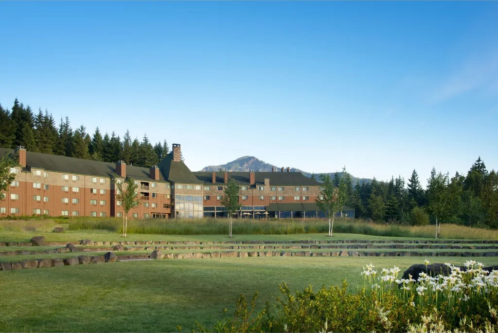 image Discover the beauty of the surrounding area – a scenic retreat for relaxation and adventure.