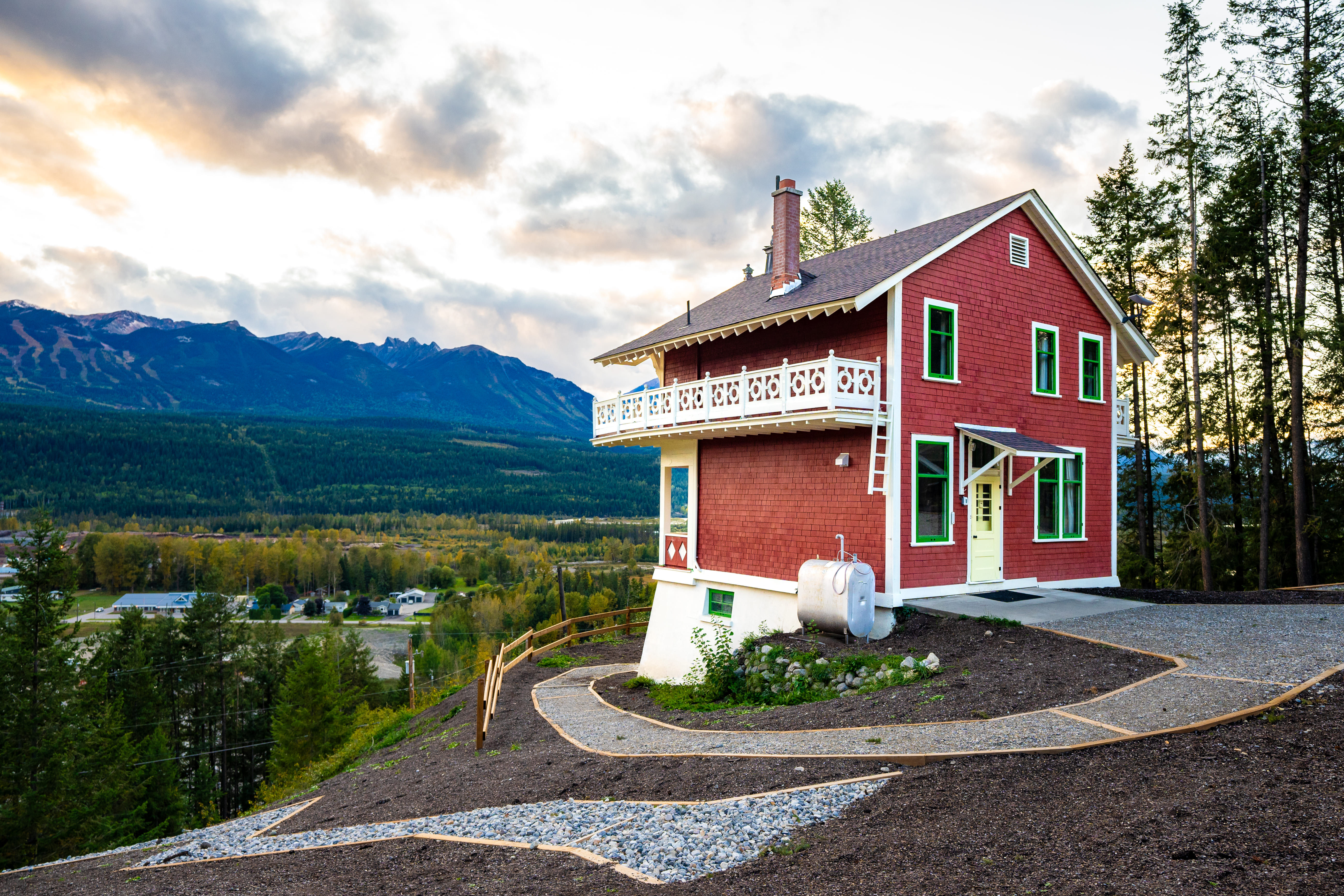 image This Swiss-style chalet, built in 1910, stands as a tribute to the pioneering Swiss mountain guides who shaped the adventure tourism in the Canadian Rockies