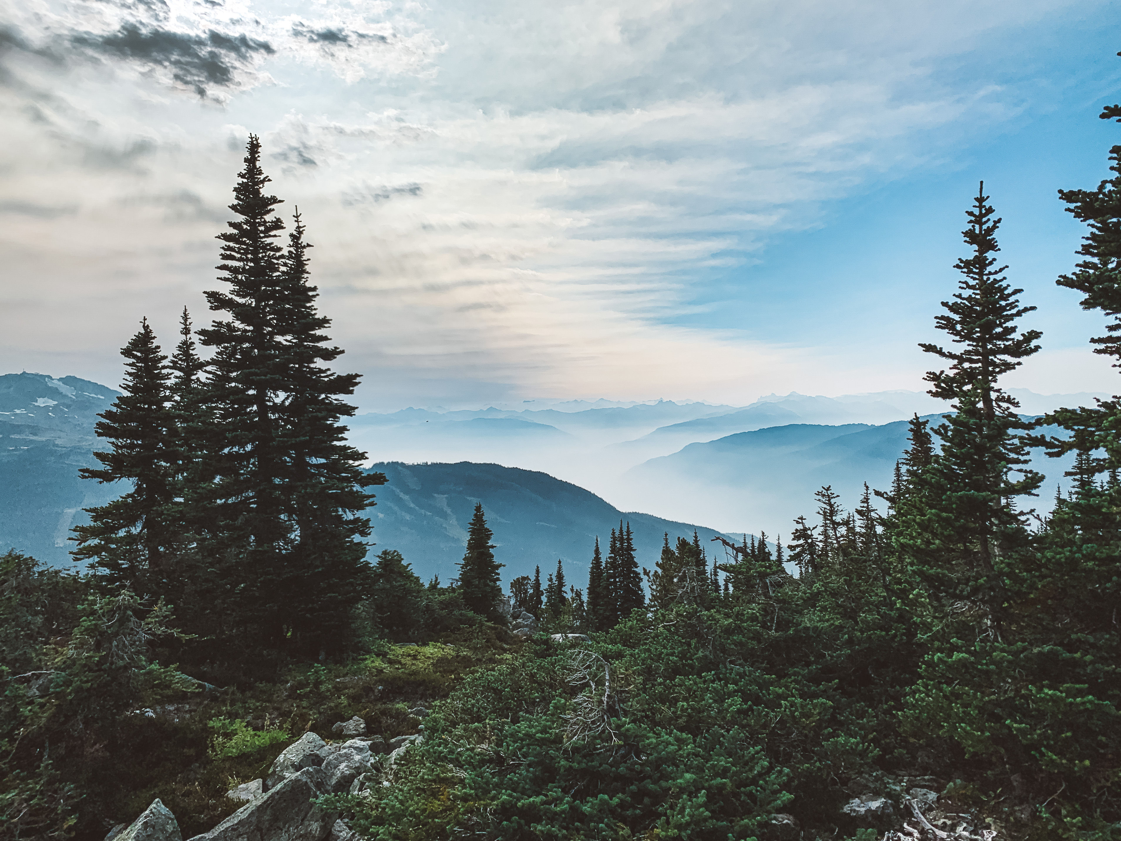 image Breathtaking summer mountain views, ideal for hiking and exploring.