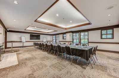 Spacious meeting room, ideal for events or corporate retreats.