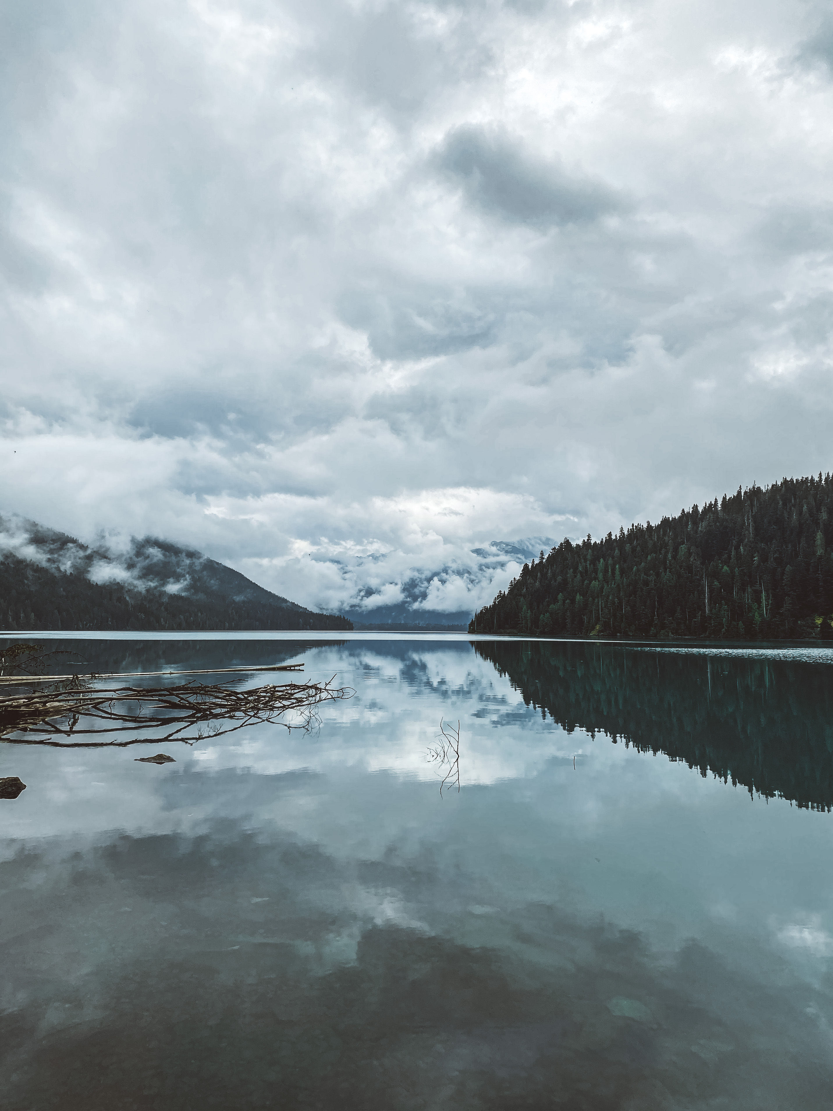 image Tranquil lake views, perfect for summer relaxation.