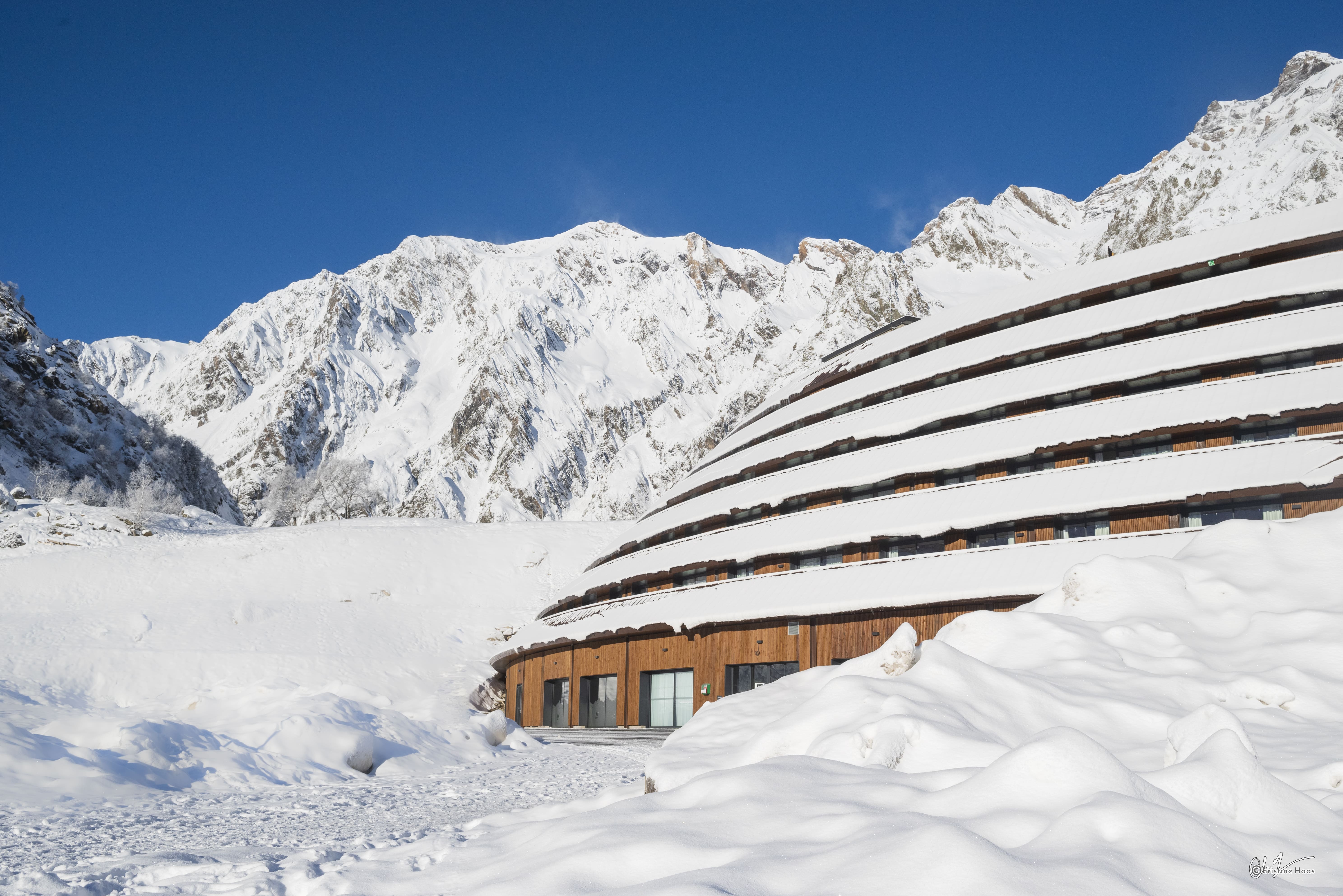 image Wake up to breathtaking mountain views in this ski-in/ski-out residence nestled in the heart of Piau-Engaly.