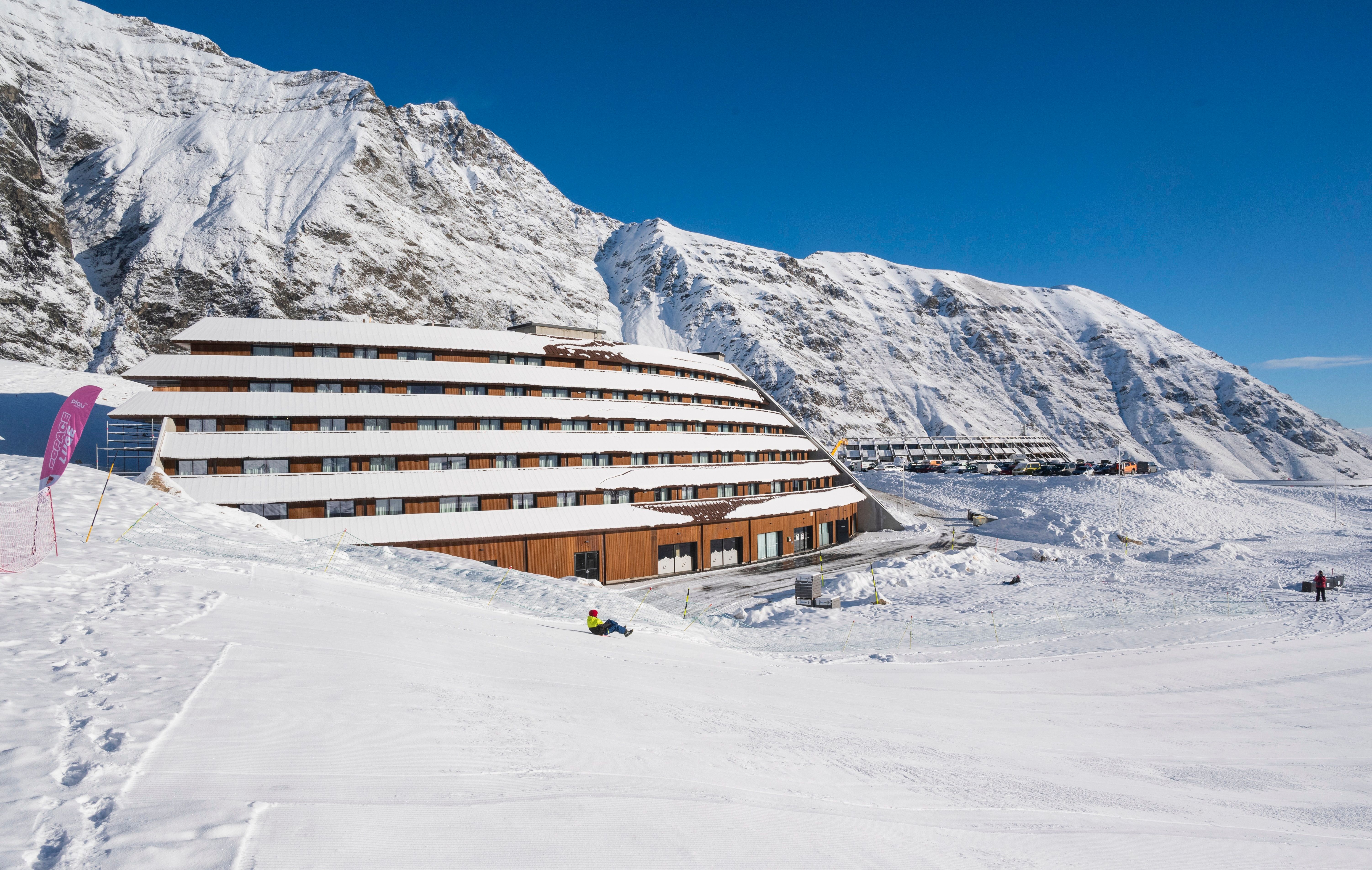 image  Just steps from the ski lifts, this residence offers unparalleled access to the best of Piau’s pistes. 