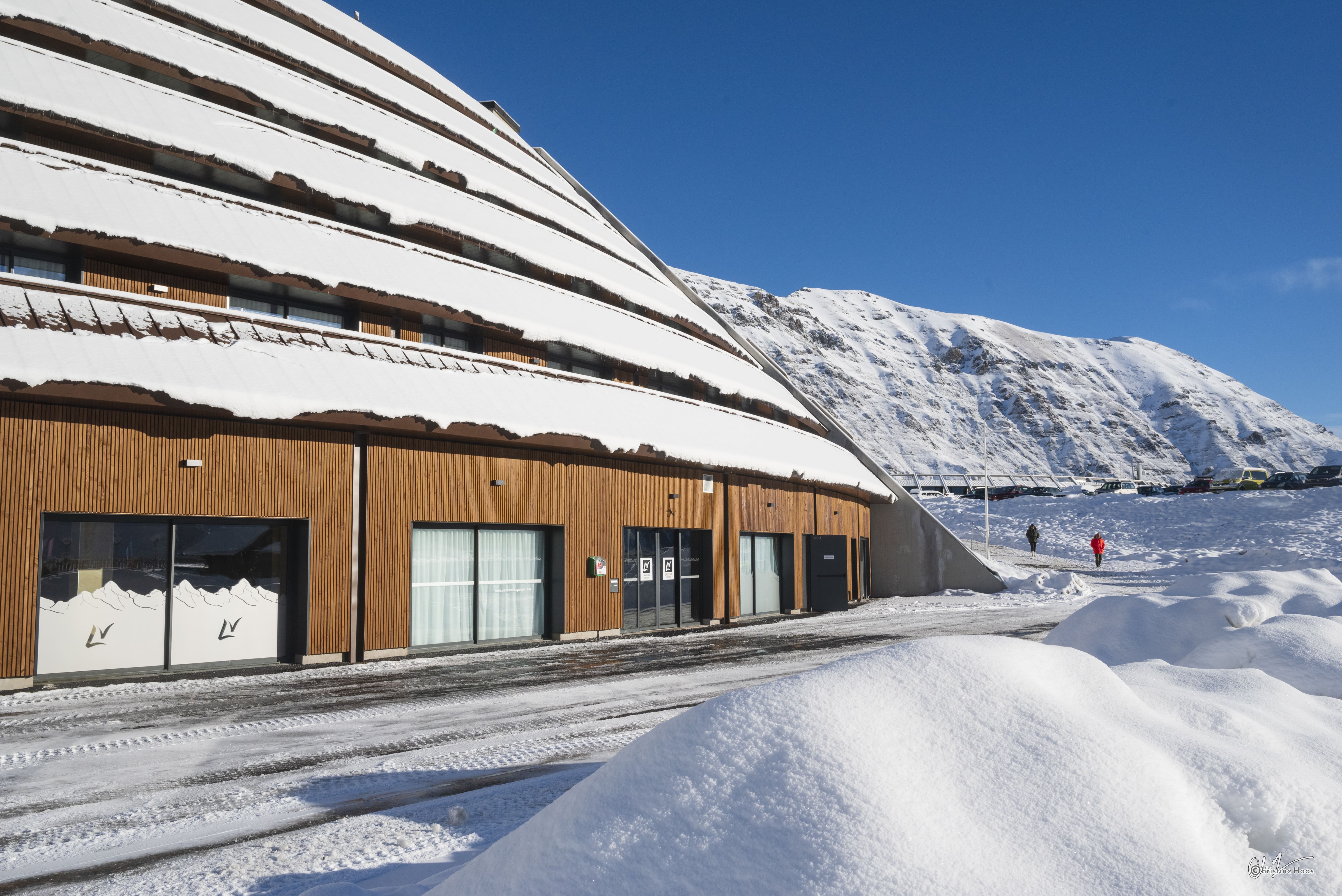 image Modern architecture meets stunning snowy landscapes—experience the ultimate ski vacation with unmatched convenience.