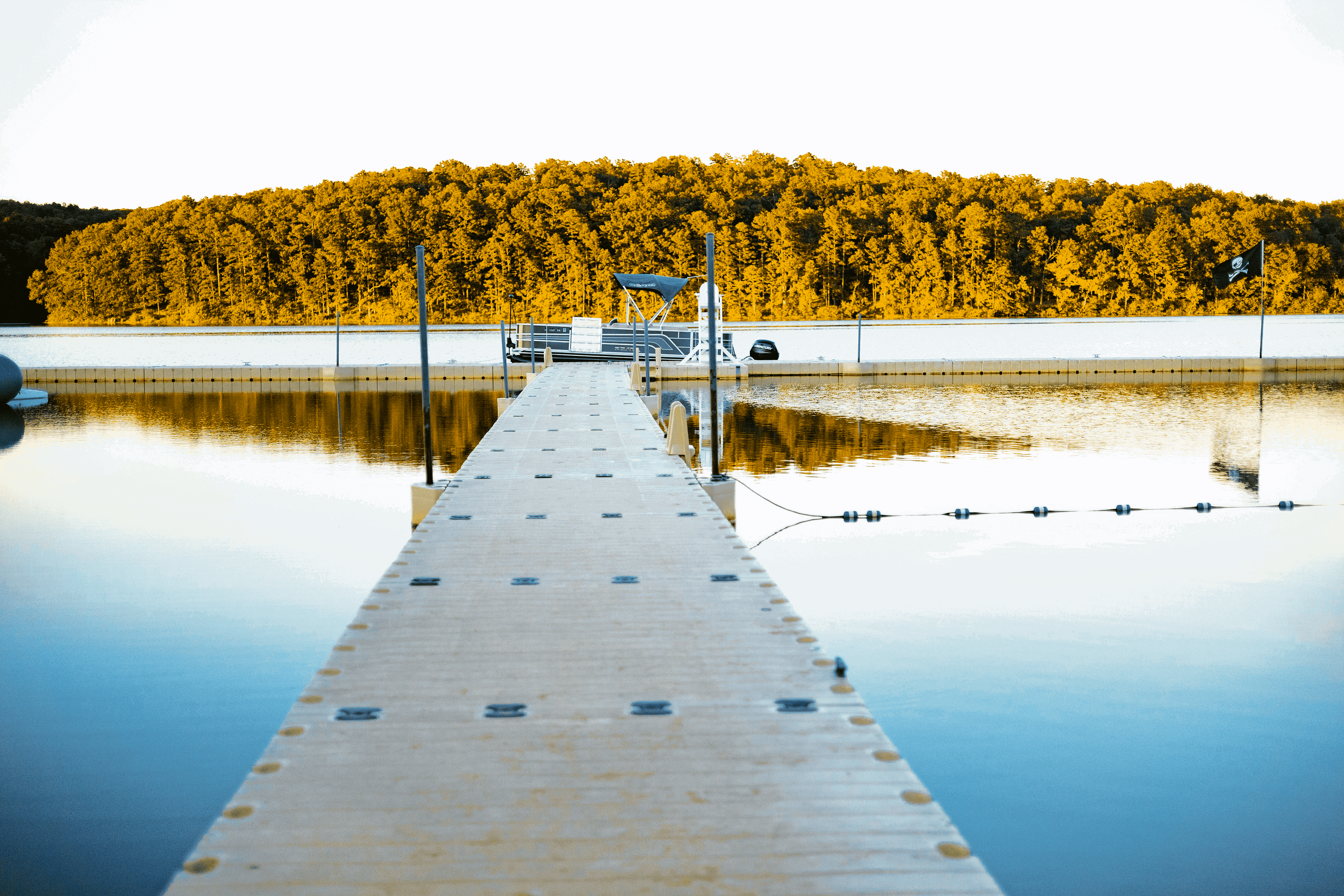 image A scenic dock extending into Sunnen Lake, perfect for peaceful mornings and breathtaking sunsets.
