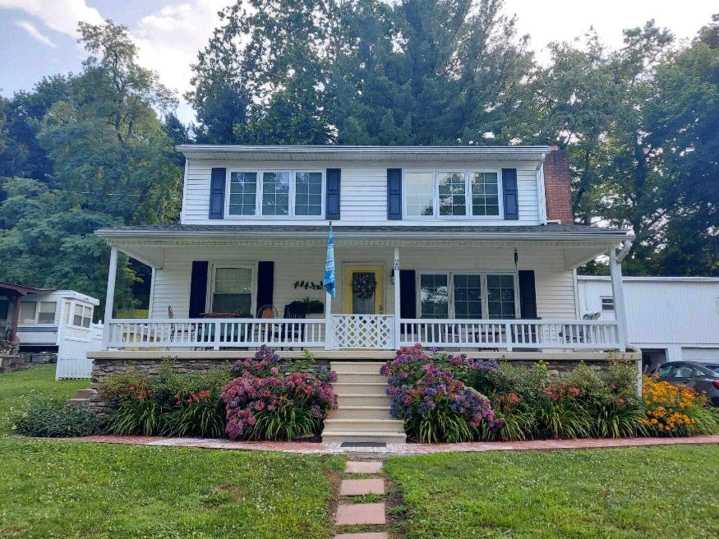 image A charming Wrightsville vacation home with a spacious front yard and inviting porch, perfect for a peaceful getaway.