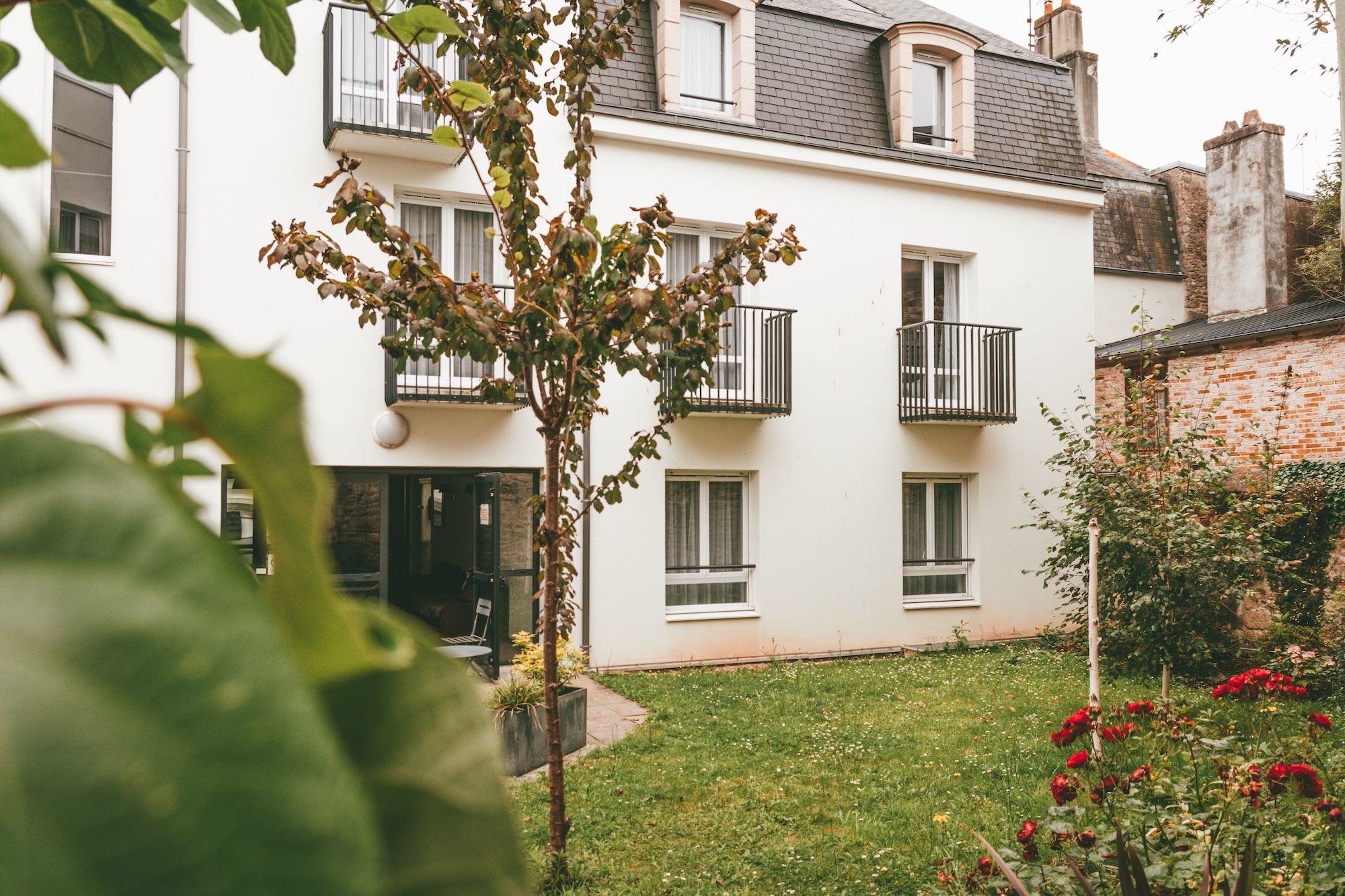 image Modern serviced apartments in the heart of Quimper offer a comfortable and convenient city stay.