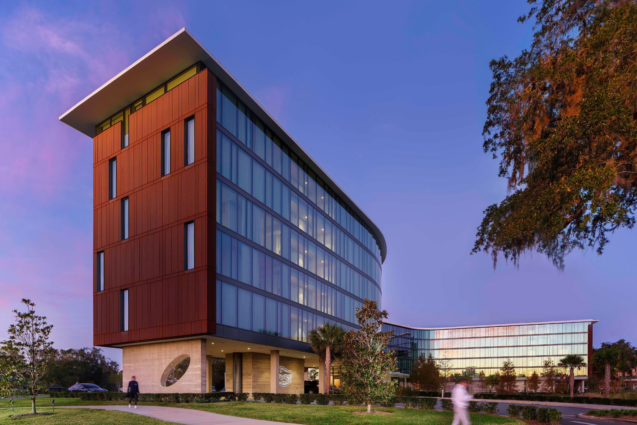 image The contemporary architecture of Hotel ELEO elegantly reflects its lakeside setting, enhancing the vibrant connection to the University of Florida.
