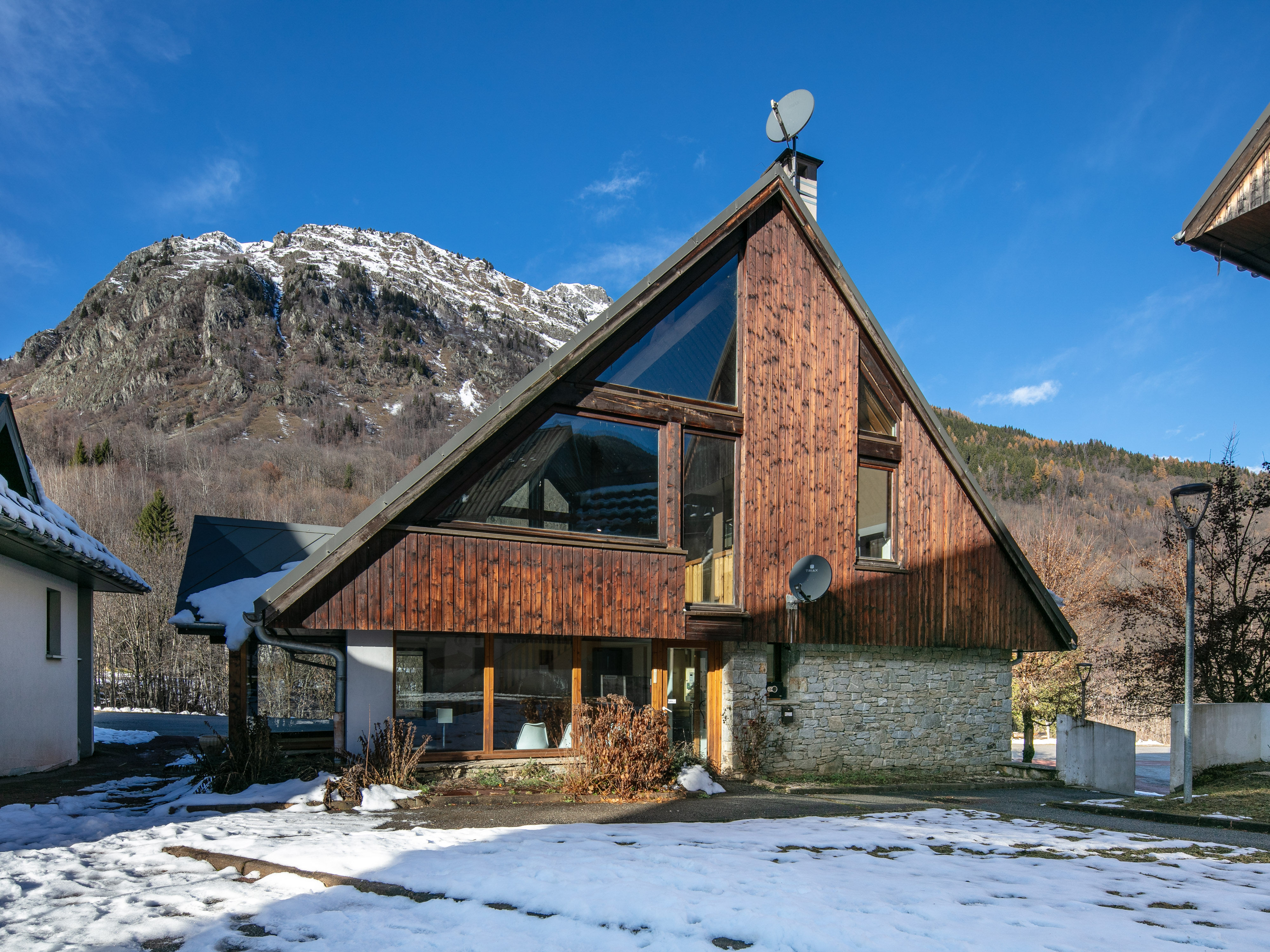 image The inviting design of this Savoyard chalet harmonizes beautifully with the surrounding snow-capped peaks, making it an ideal retreat for families.