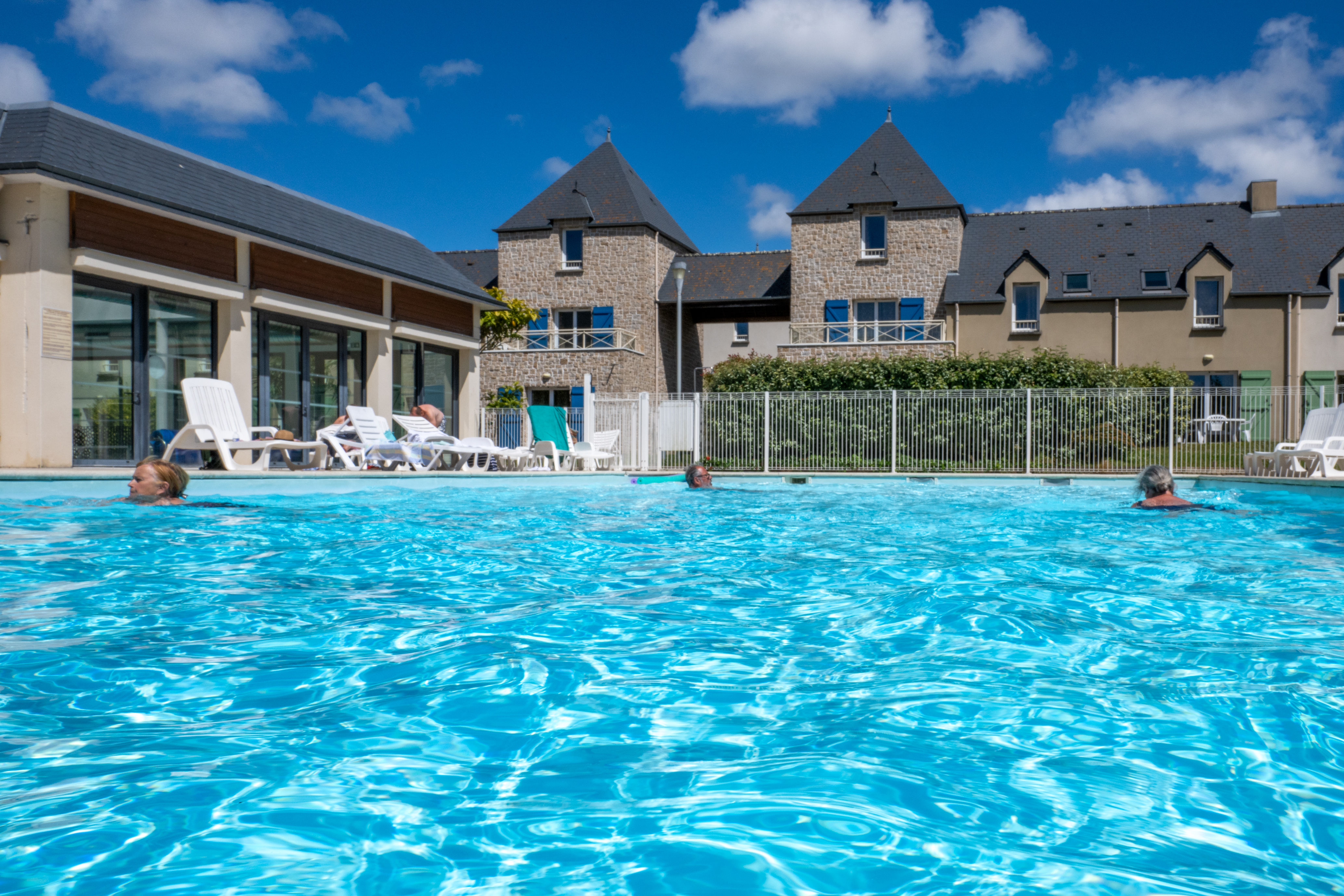 image Relax poolside with plenty of space to unwind after a day exploring the beaches and ramparts of Saint-Malo.