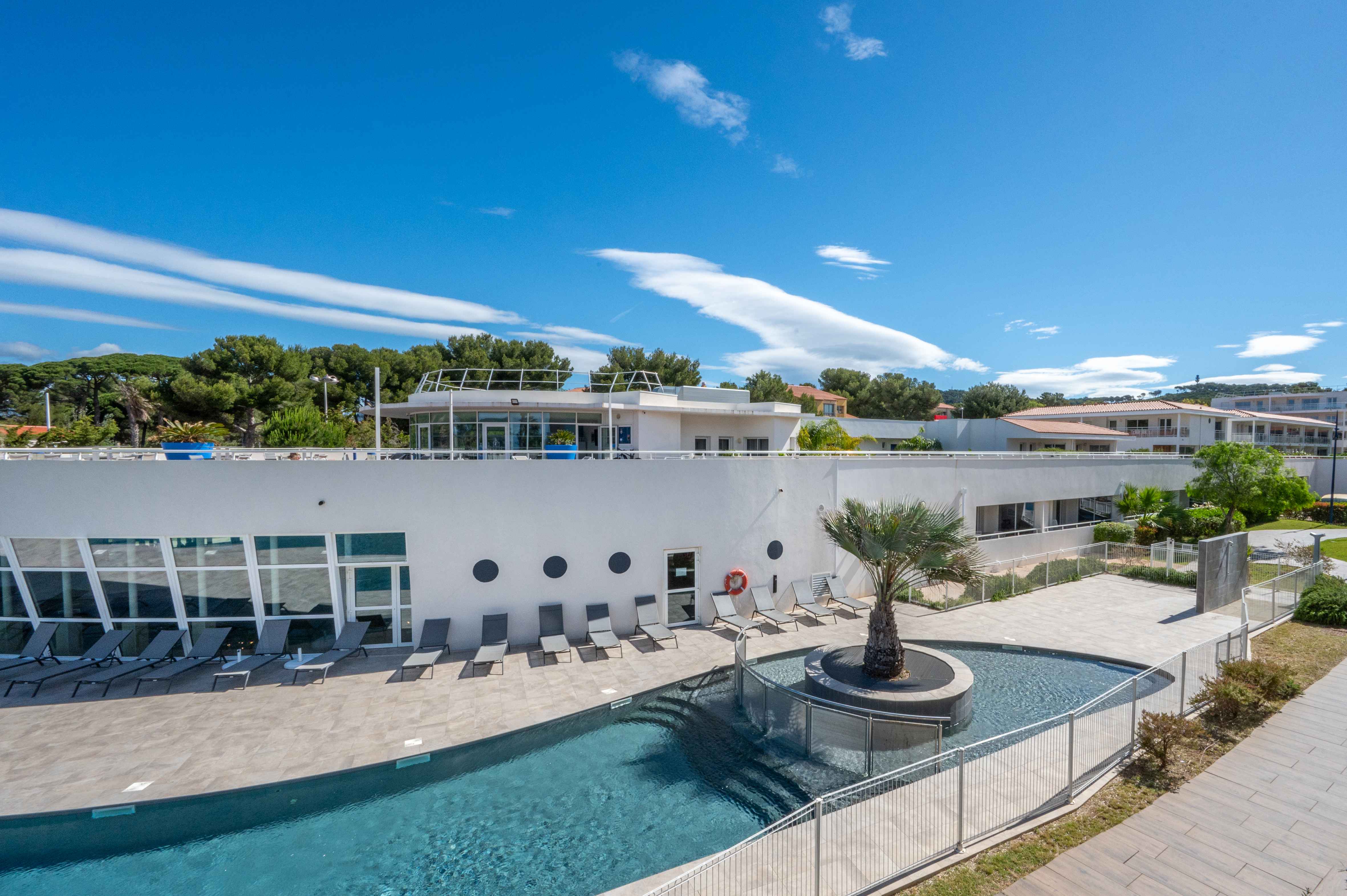 image Expansive heated outdoor pool surrounded by sun loungers, with the Var hills in the distance — the perfect spot to relax under the southern sun.