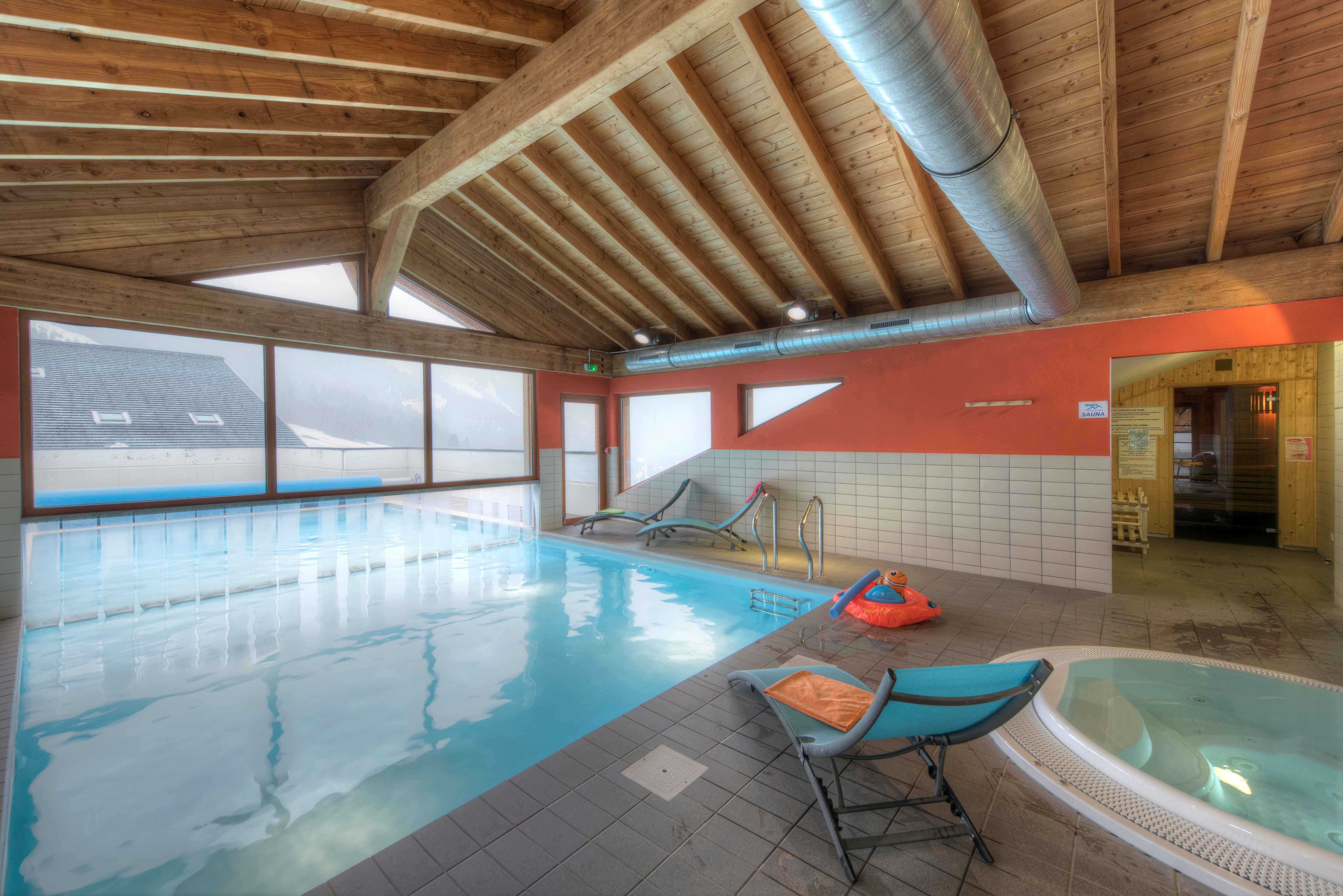 image Take a dip in the heated indoor/outdoor pool after a day on the pistes or the summer hiking trails — pure alpine relaxation, whatever the season.