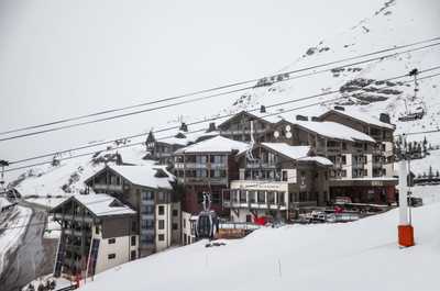 Gondola and ski lift close to the residence on a snowy day.