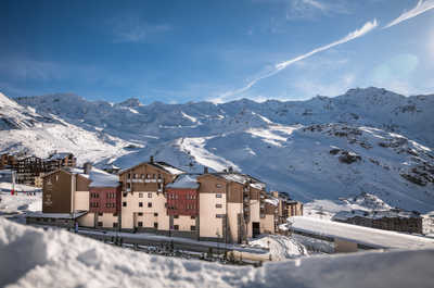 Right at the entrance of Val Thorens and surrounded by the beauty of the mountains.