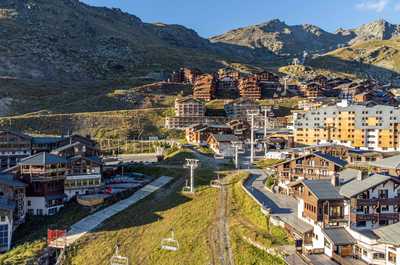 The residence sits at the entrance to Val Thorens — a base for summer hiking in the Belleville Valley at 2,300m.