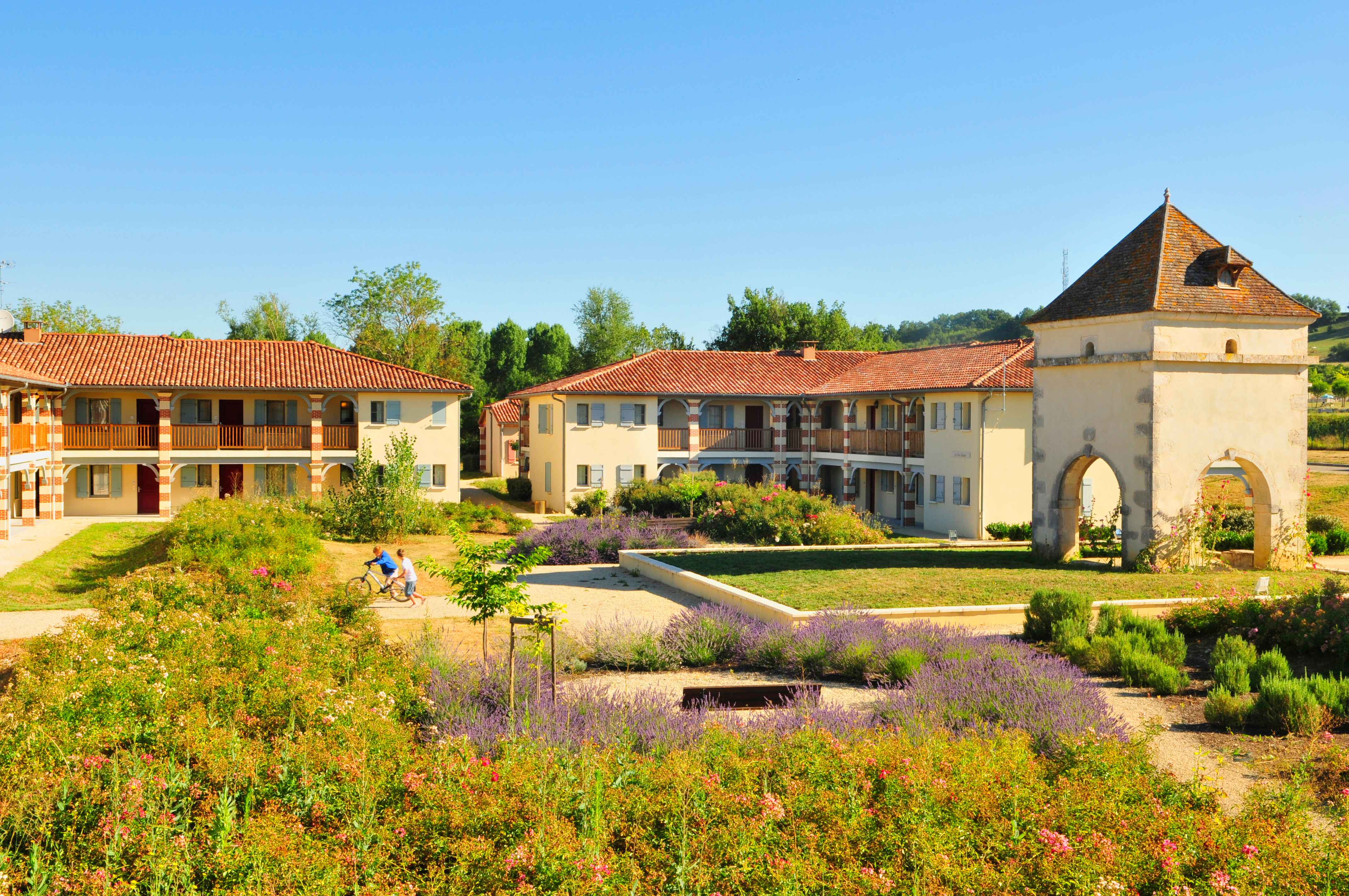 image Landscaped gardens wind through the grounds, a green retreat steps from Nérac's medieval centre.