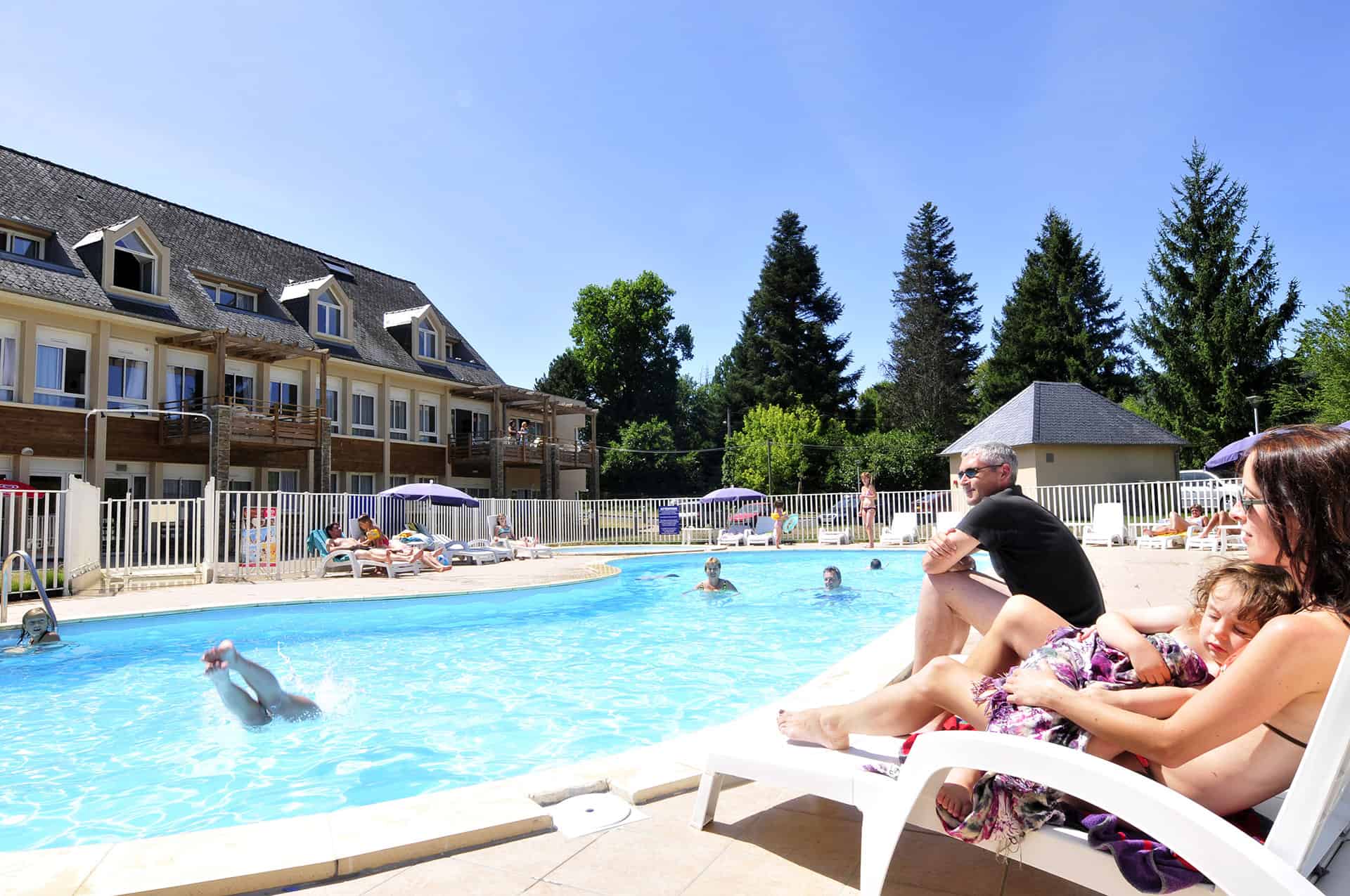 image Guests relaxing by the outdoor pool on a sunny Aveyron afternoon — the perfect way to unwind between gorge adventures.