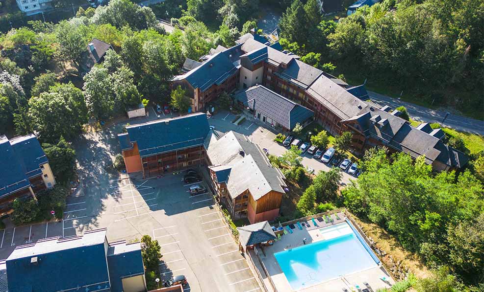 image The residence sits close to trails leading toward the Col du Chioula and Plateau de Beille.