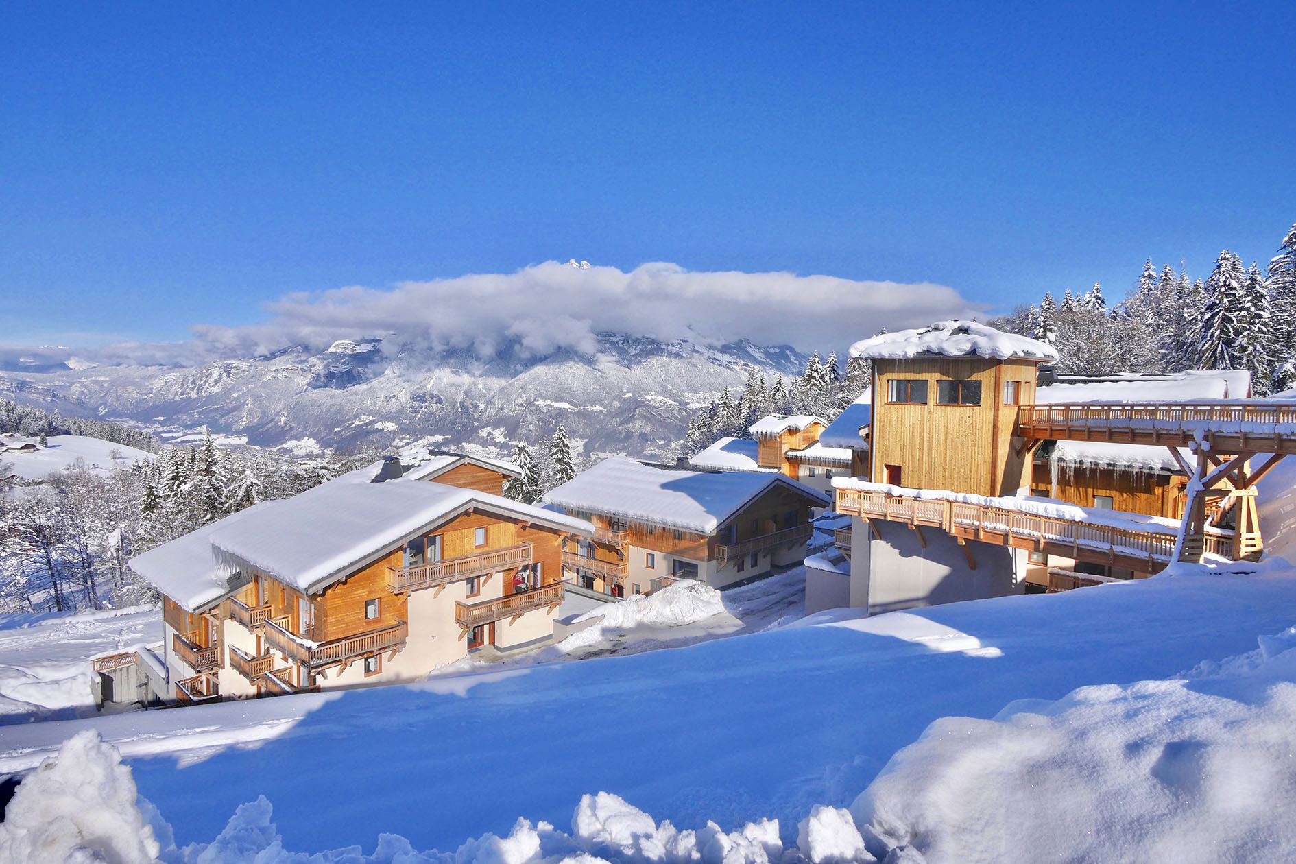 image Walk out from this residence straight onto fresh snow and the pistes.